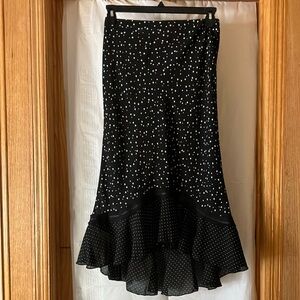 Versailles Womens Sz M Pull on Skirt Unique Black & White Design EUC
